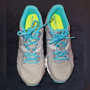 New Balance Women's 560v6 Running Shoes